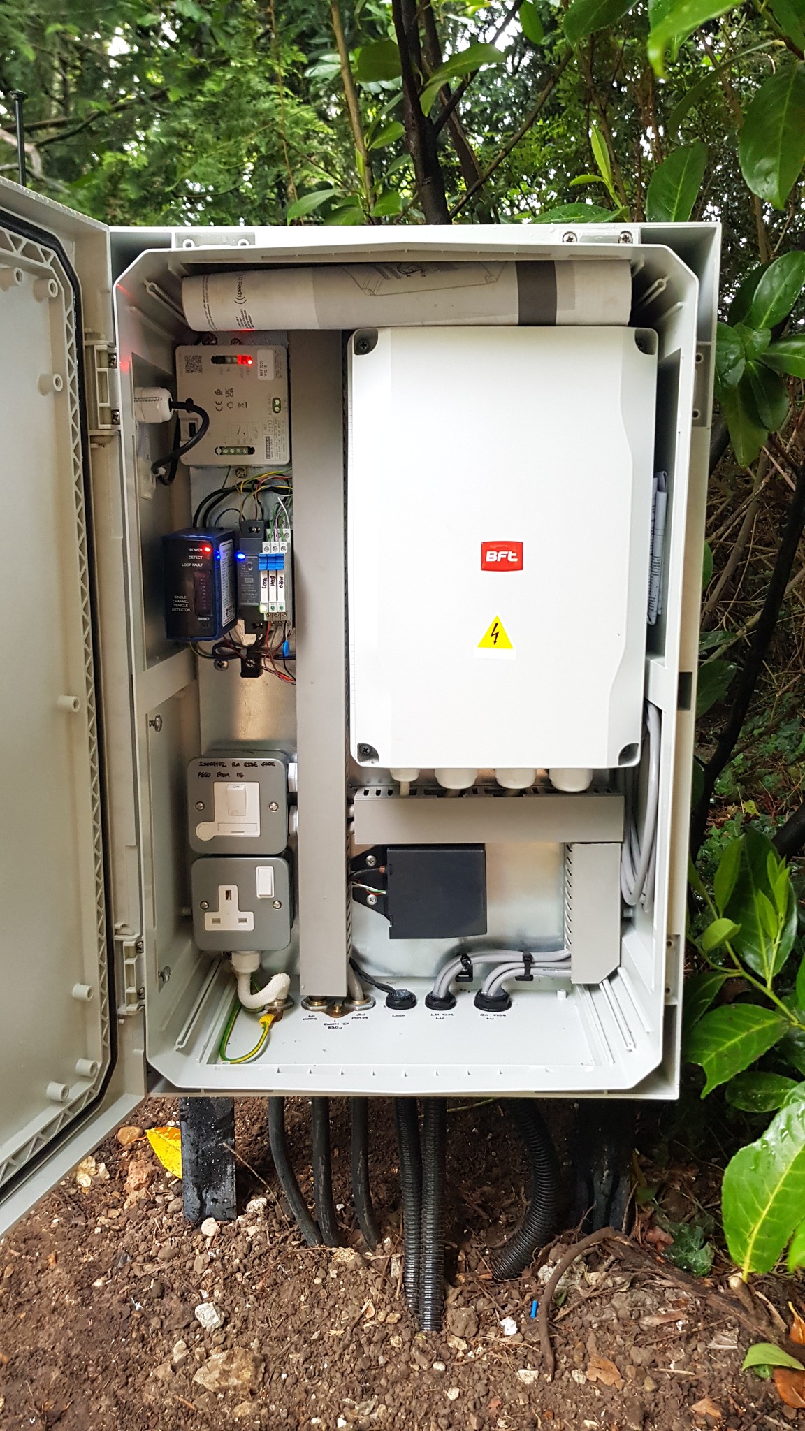 Control box for gate motor