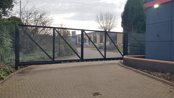 Metal sliding gate