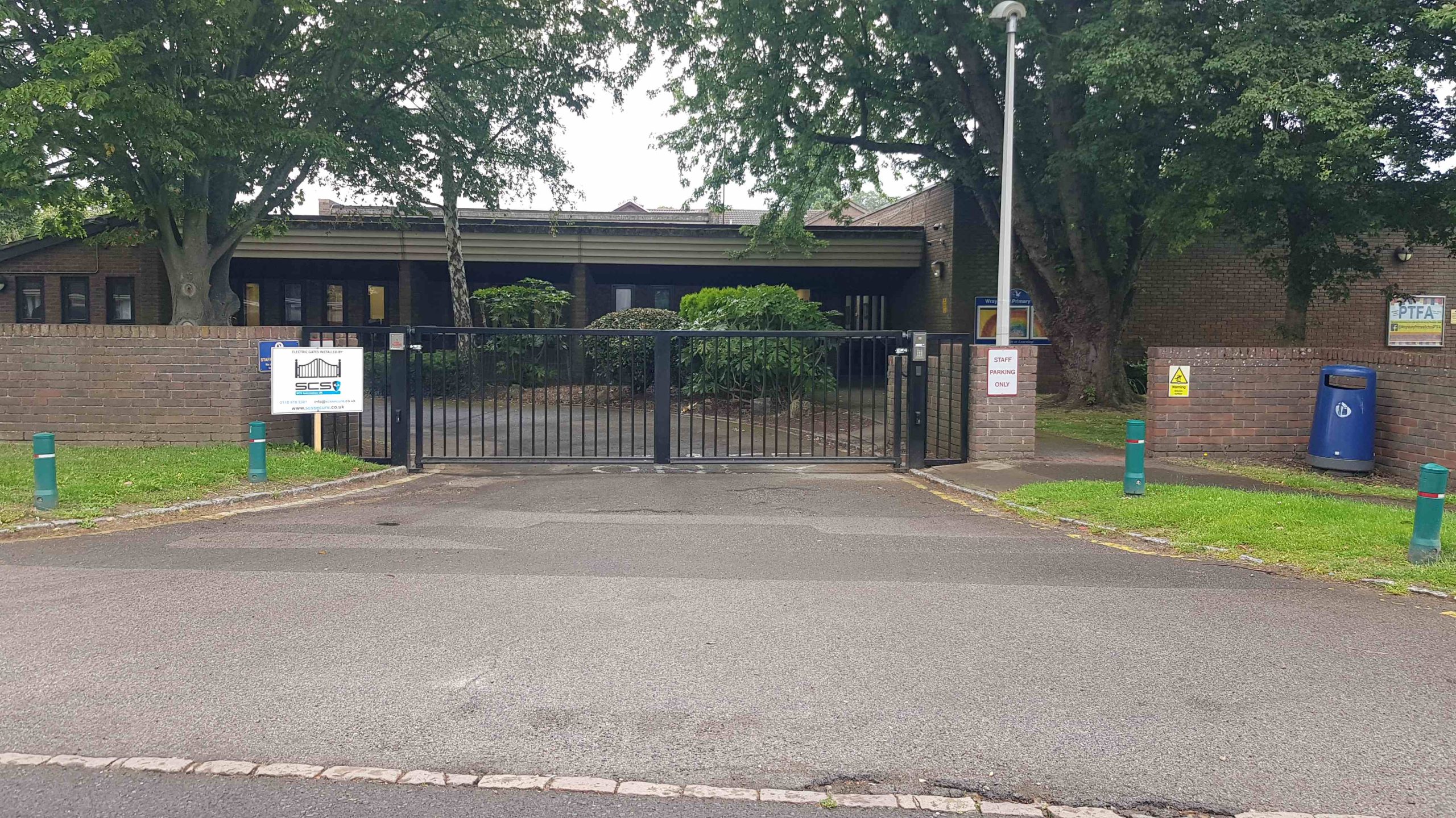 Metal swing gate installation