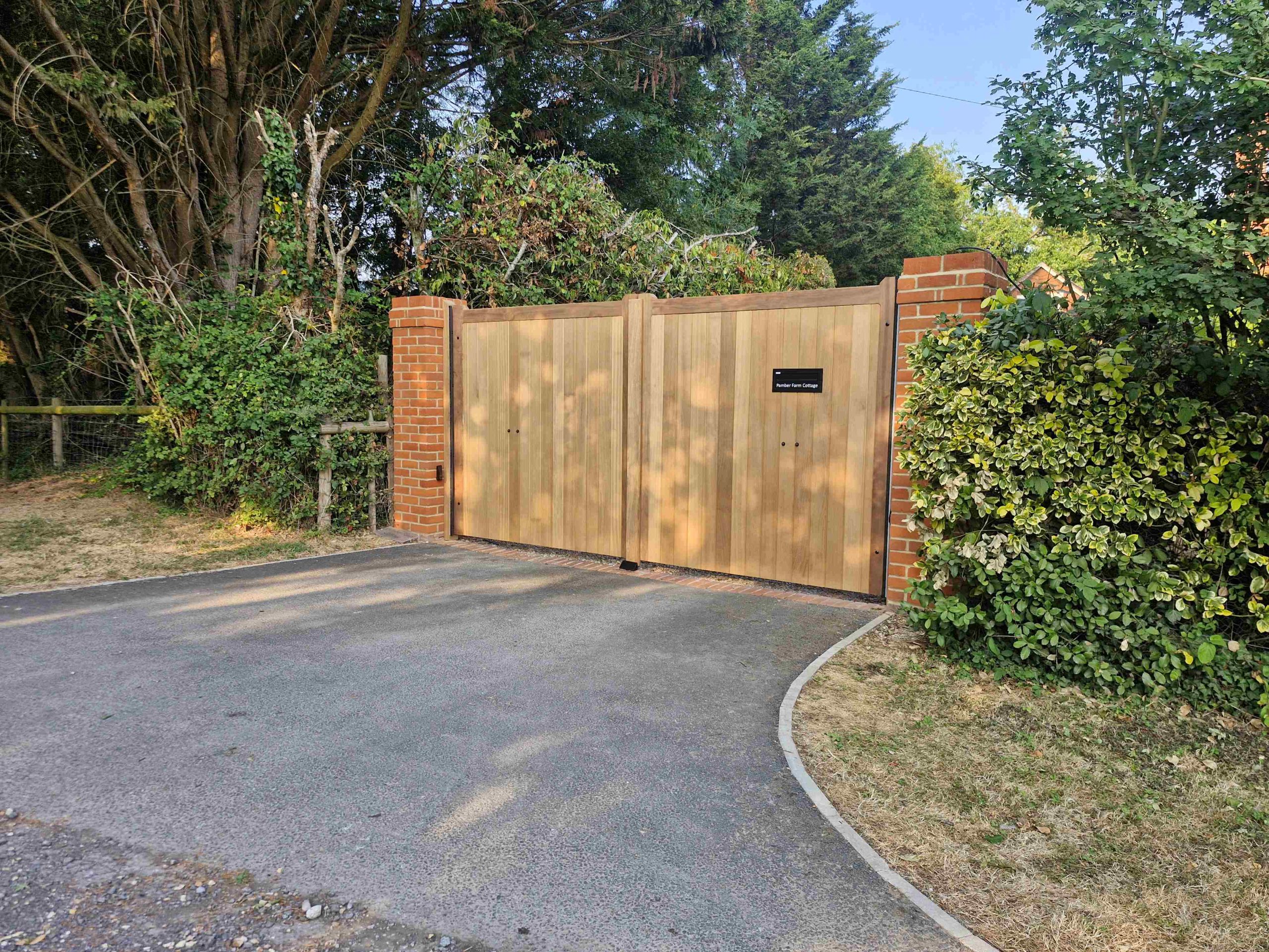 Wooden swing gates Reading Berkshire